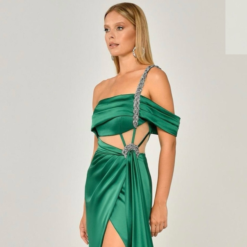 One Shoulder Emerald Gown